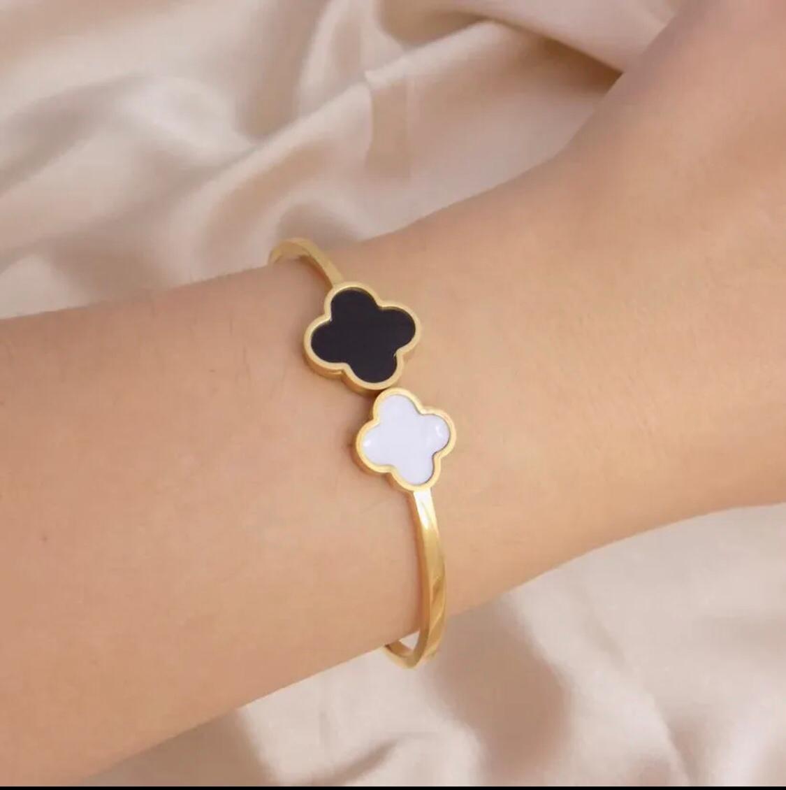 Stainless Steel Bracelet For Girls Women's }| Elegant shiny Golden bracelet.